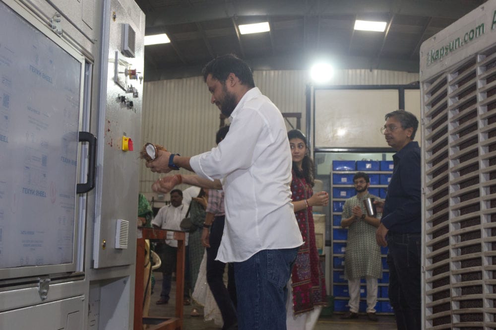 Group of people operating factory machinery.