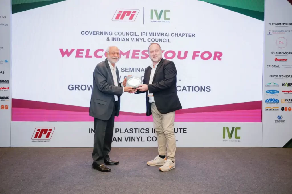 Two men at award ceremony, IPI Mumbai event.